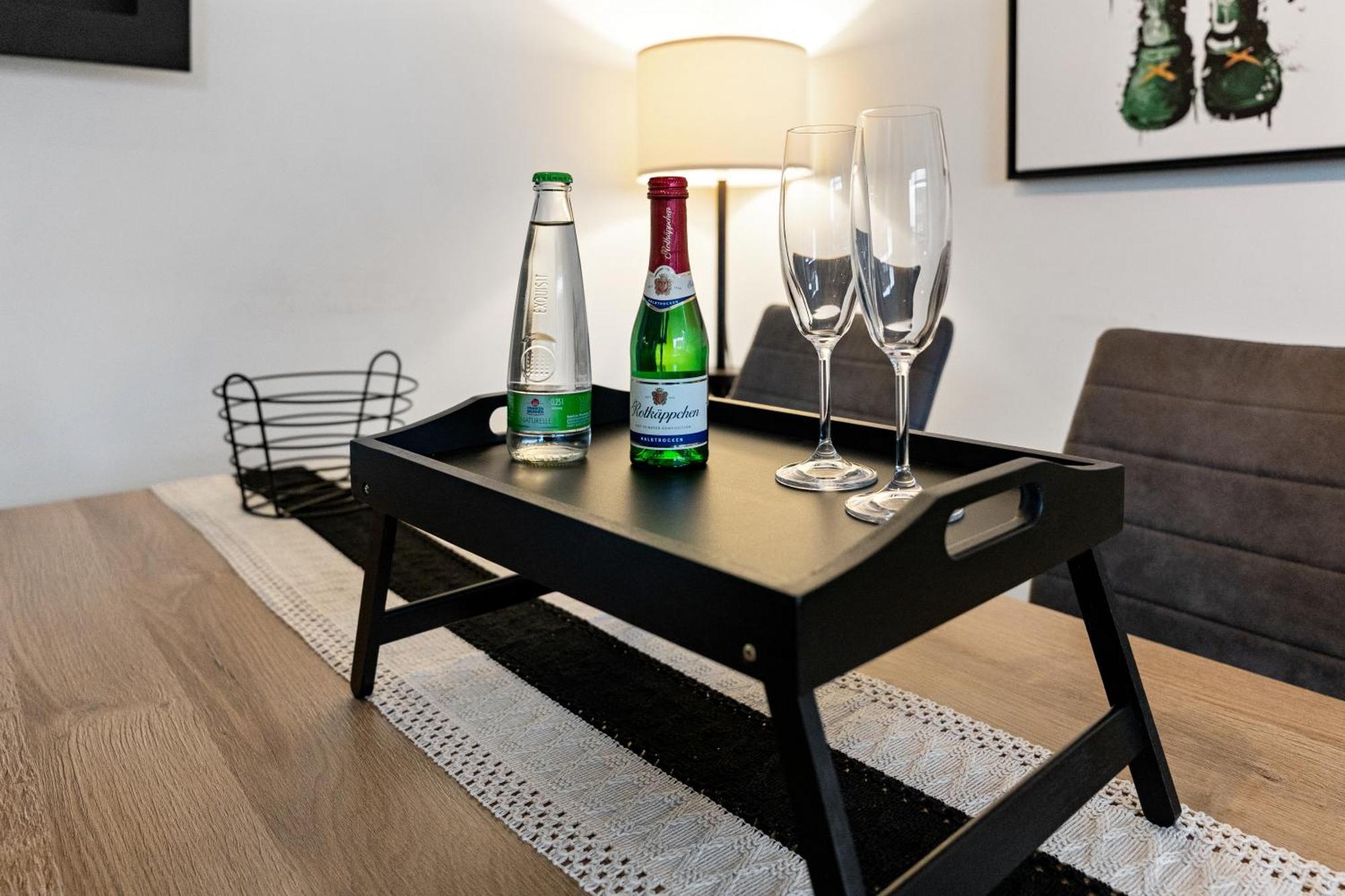 Modern Style Business Suite - Office - Kitchen - Balcony 黑措根奥拉赫 外观 照片