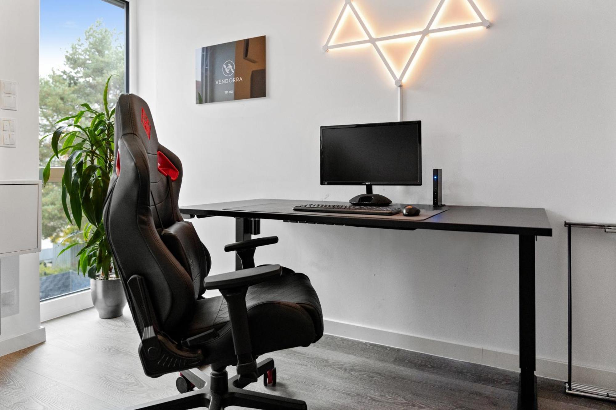 Modern Style Business Suite - Office - Kitchen - Balcony 黑措根奥拉赫 外观 照片